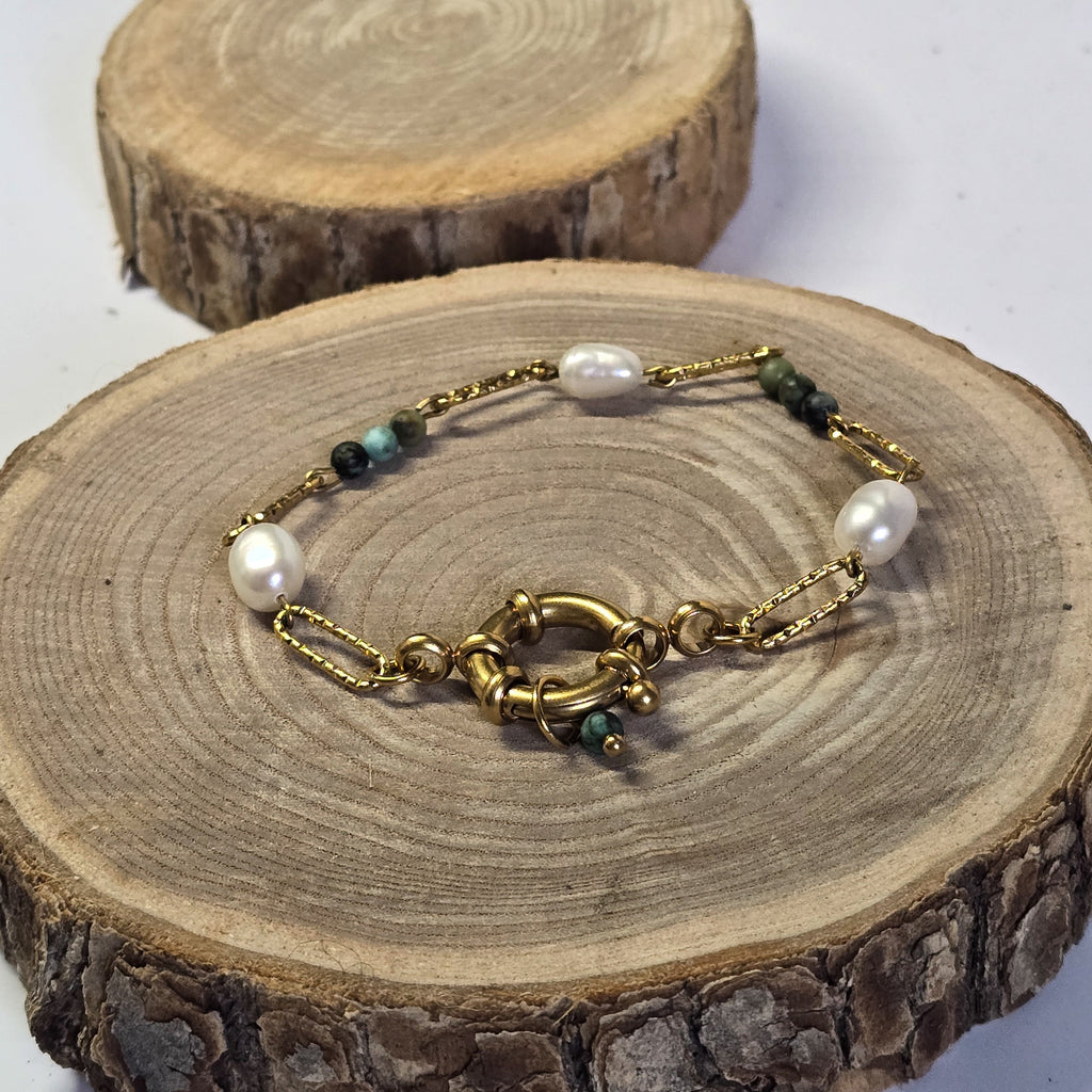 Bracelet doré avec perles d’eau douce et pierres vert-bleu, Clyvia Bijoux