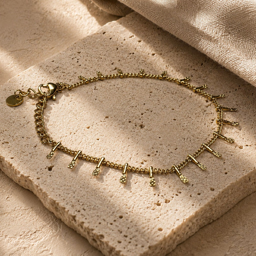 Bracelet Orelk réglable en acier inoxydable doré avec petites pampilles