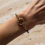 Bracelet porté au poignet en acier inoxydable doré et malachite - Clyvia Bijoux