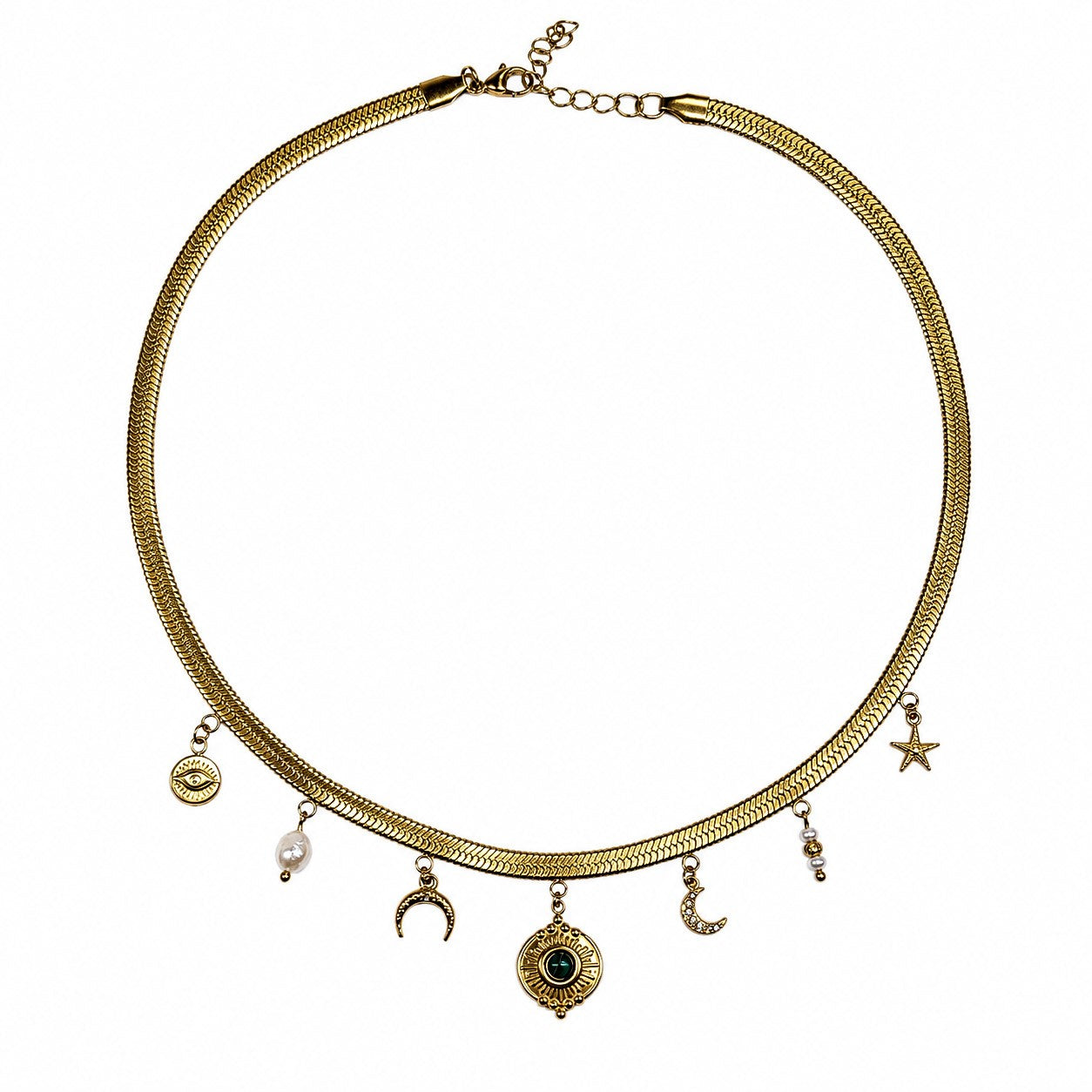 Collier en acier inoxydable doré avec malachite et perles d’eau douce sur fond blanc