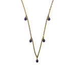 Collier doré en acier inoxydable avec gouttes en lapis lazuli sur fond blanc