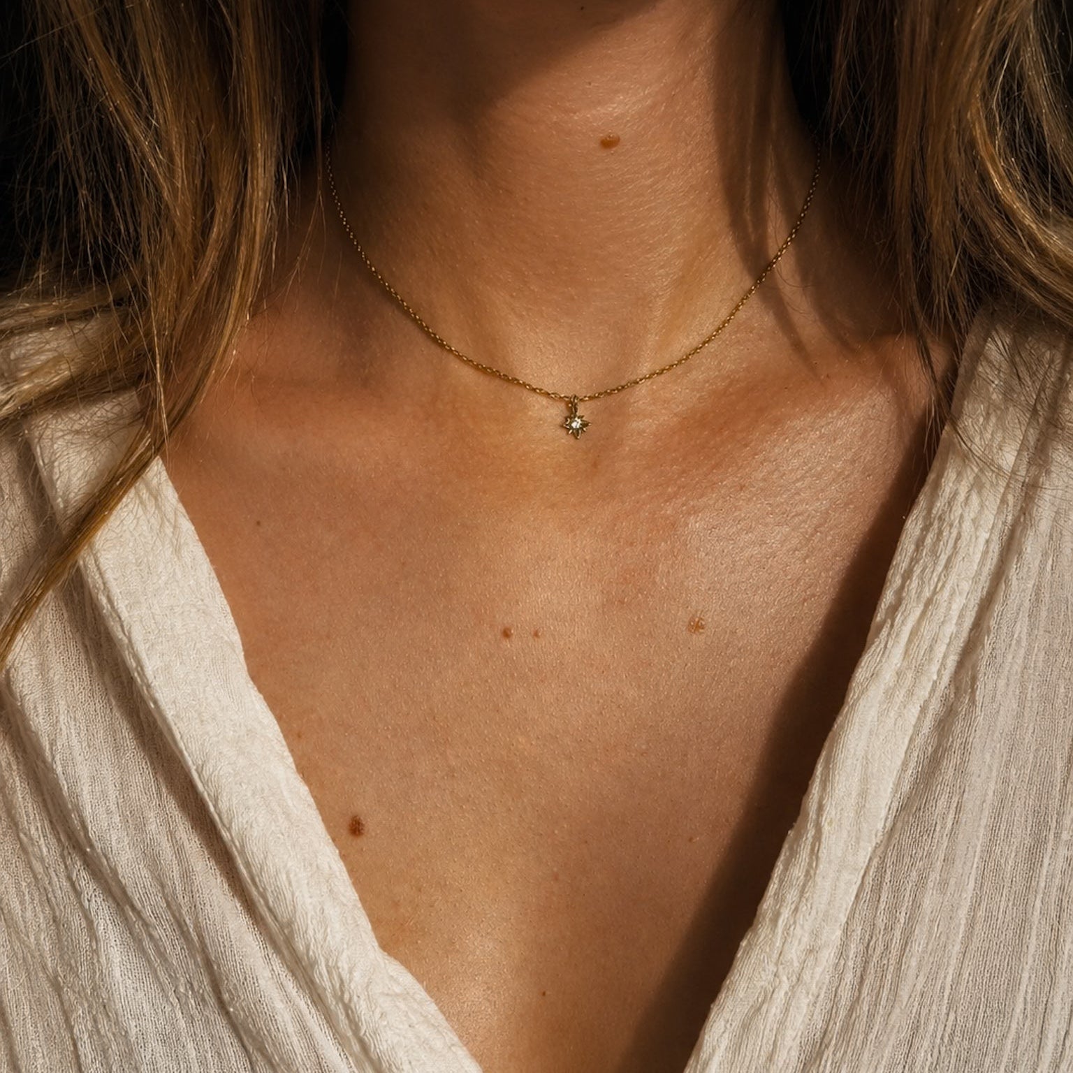 collier ras de cou avec strass et etoiles fin et lumineux
