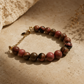 Bracelet en perles de rhodonite roses et noires avec chaîne dorée réglable